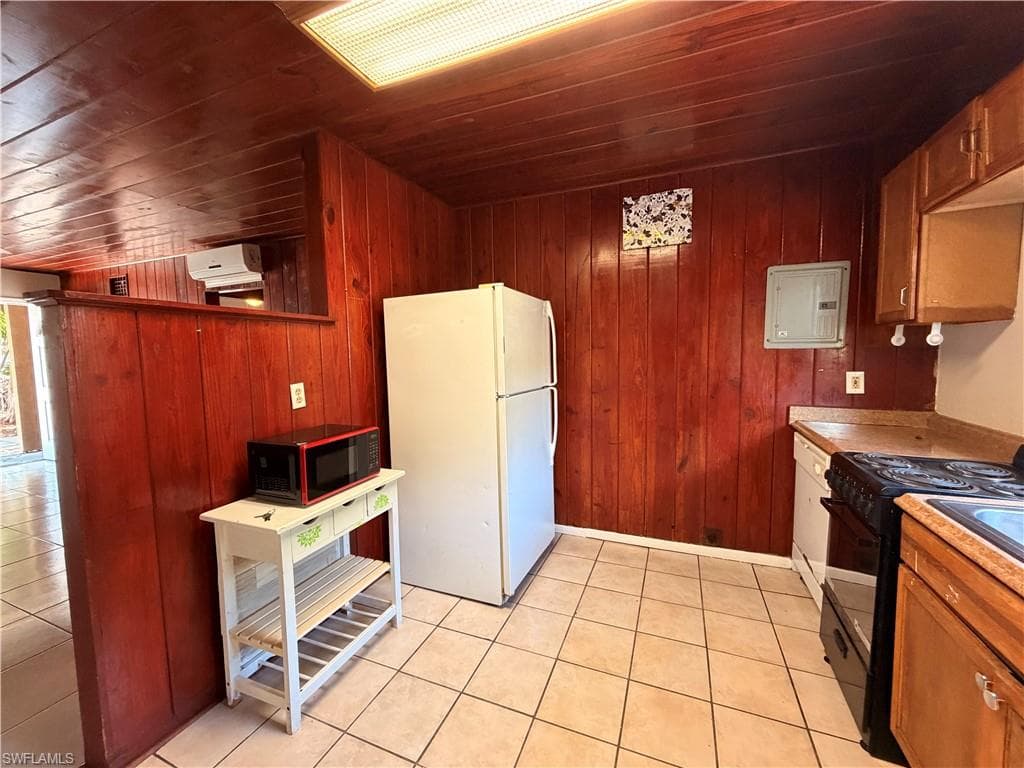 1935 Ricardo AVE, FORT MYERS FL 33901-5