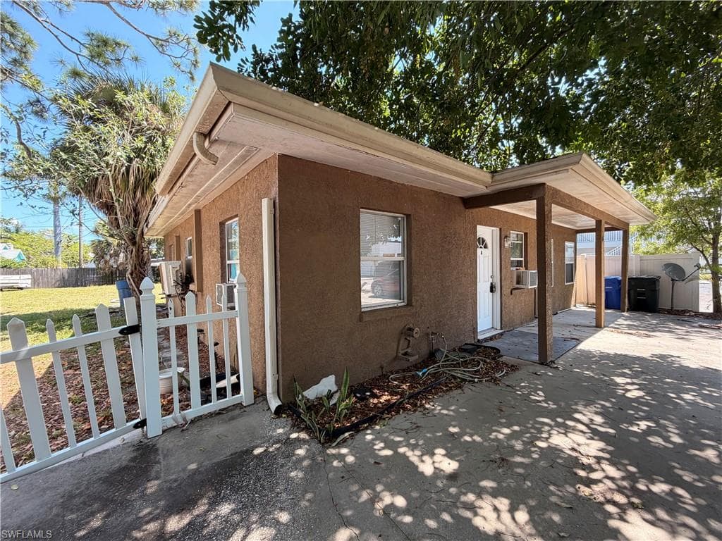 1935 Ricardo AVE, FORT MYERS FL 33901-2