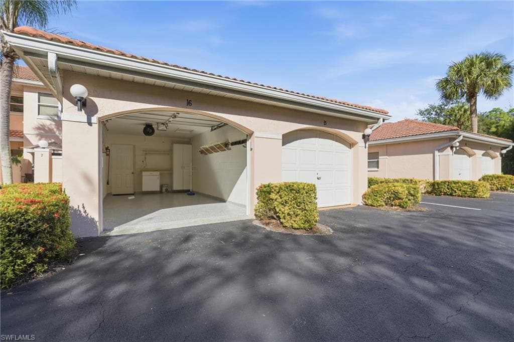 732 Woodshire LN # I6, NAPLES FL 34105-22