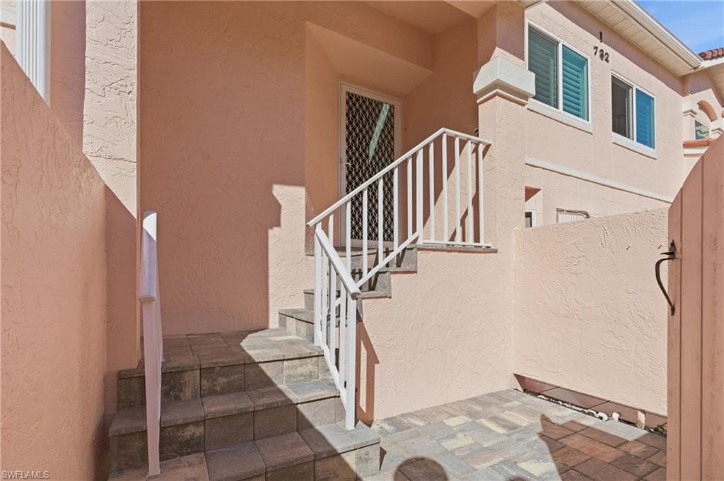 732 Woodshire LN # I6, NAPLES FL 34105-19