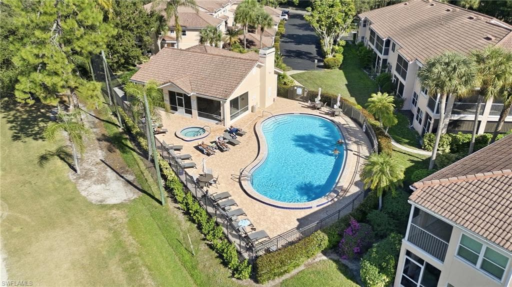 732 Woodshire LN # I6, NAPLES FL 34105-23