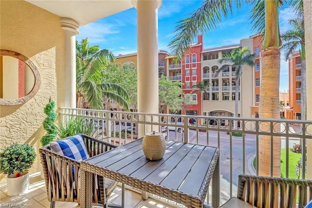 410 Bayfront PL # 2208, NAPLES FL 34102-15