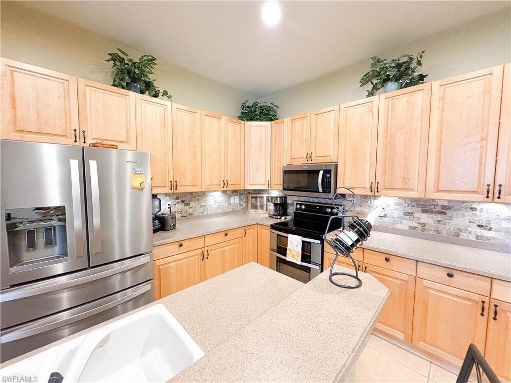 13921 Bently CIR, FORT MYERS FL 33912-18