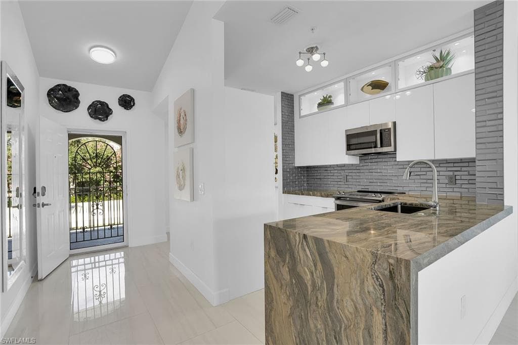 2350 Carrington CT # 202, NAPLES FL 34109-5