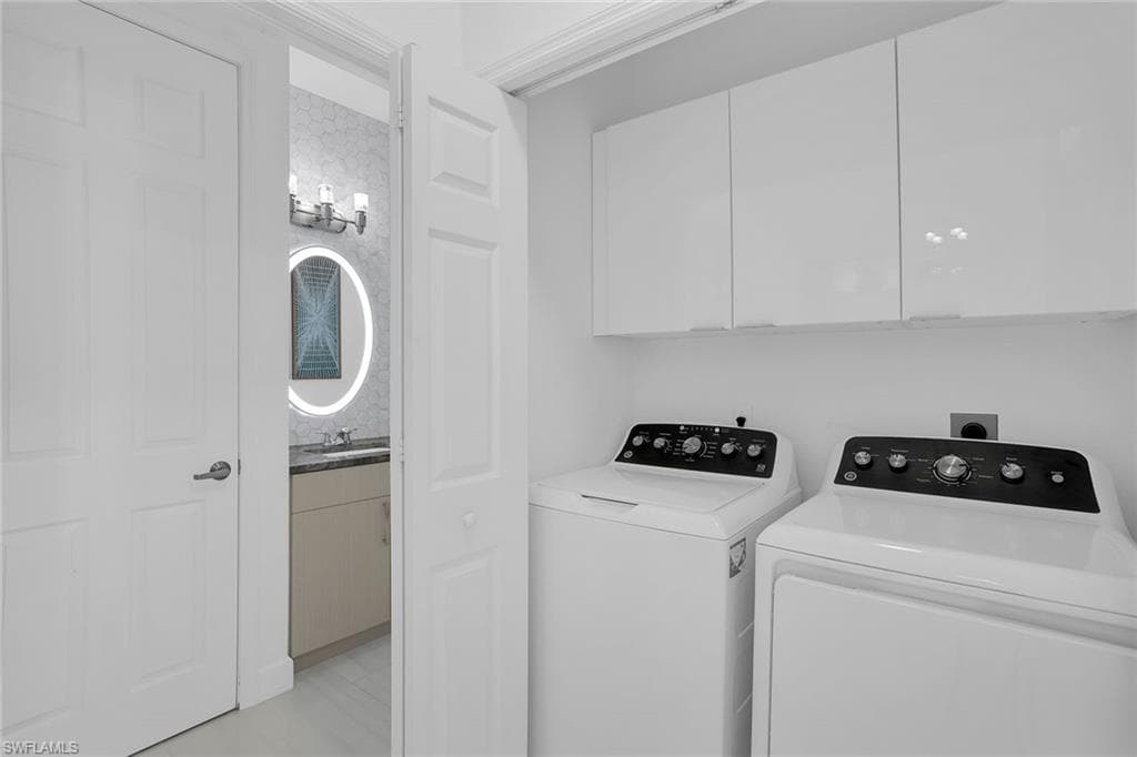 2350 Carrington CT # 202, NAPLES FL 34109-25