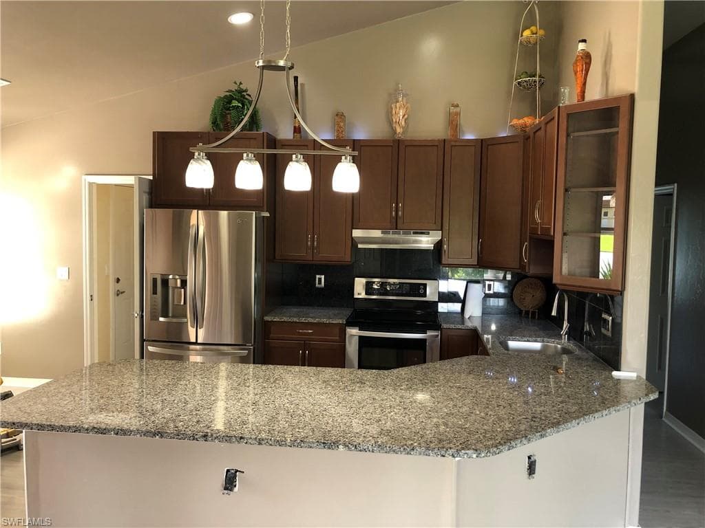 7500 Cameron CIR, FORT MYERS FL 33912-1