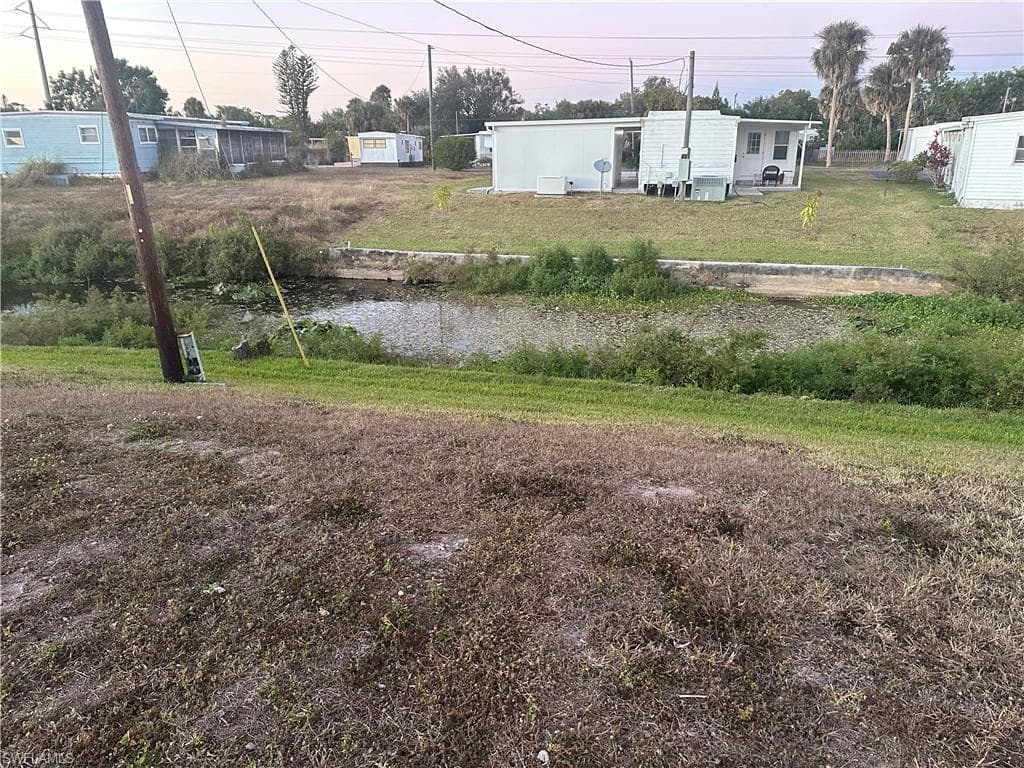 317 Lantern LN, NORTH FORT MYERS FL 33917-2