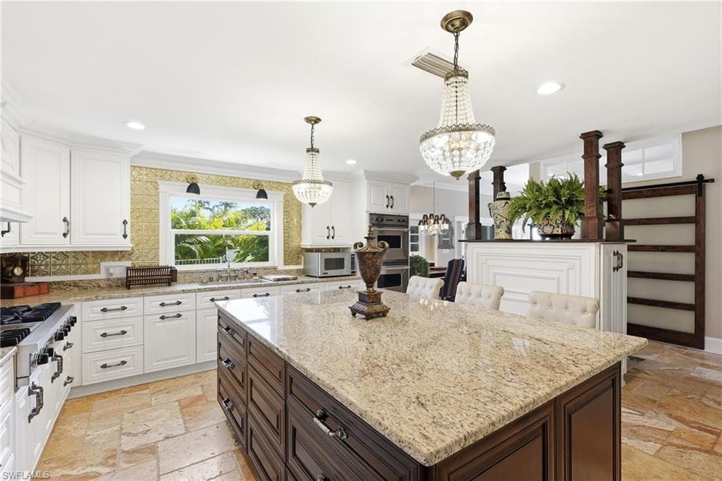 1748 Jewel Box DR-4