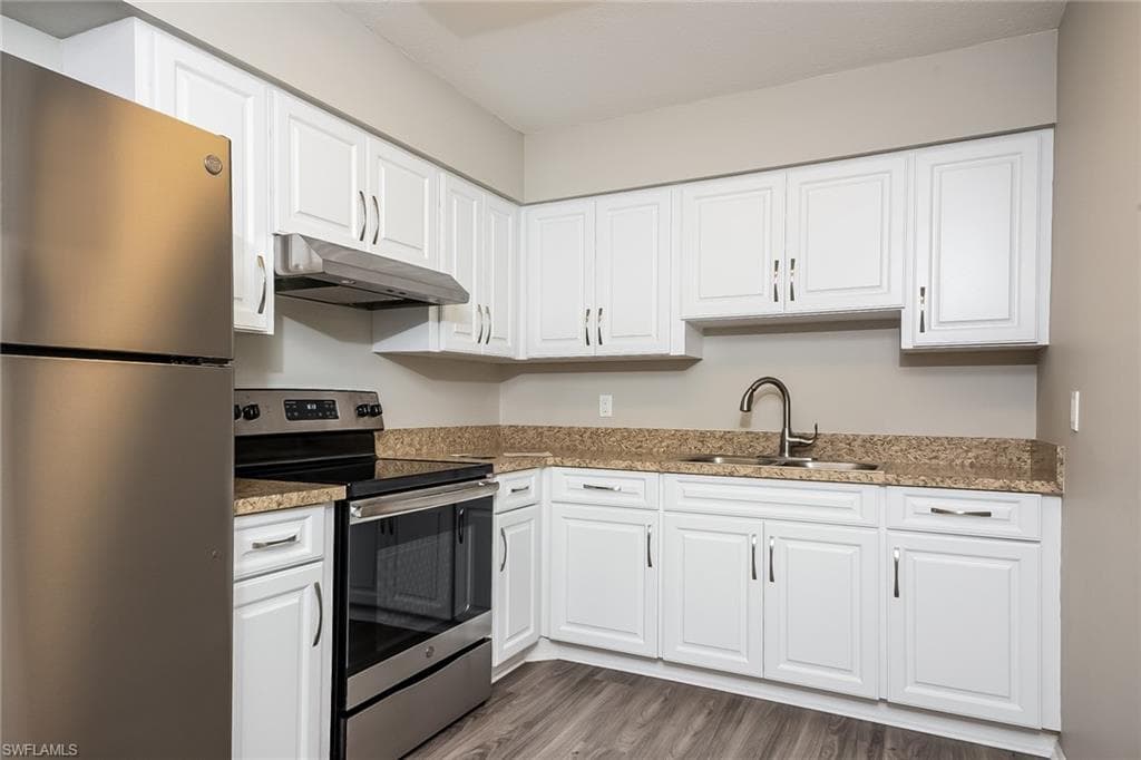 744 Pineland AVE, VENICE FL 34285-4