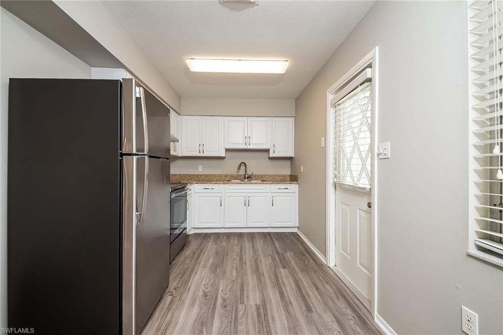 744 Pineland AVE, VENICE FL 34285-3