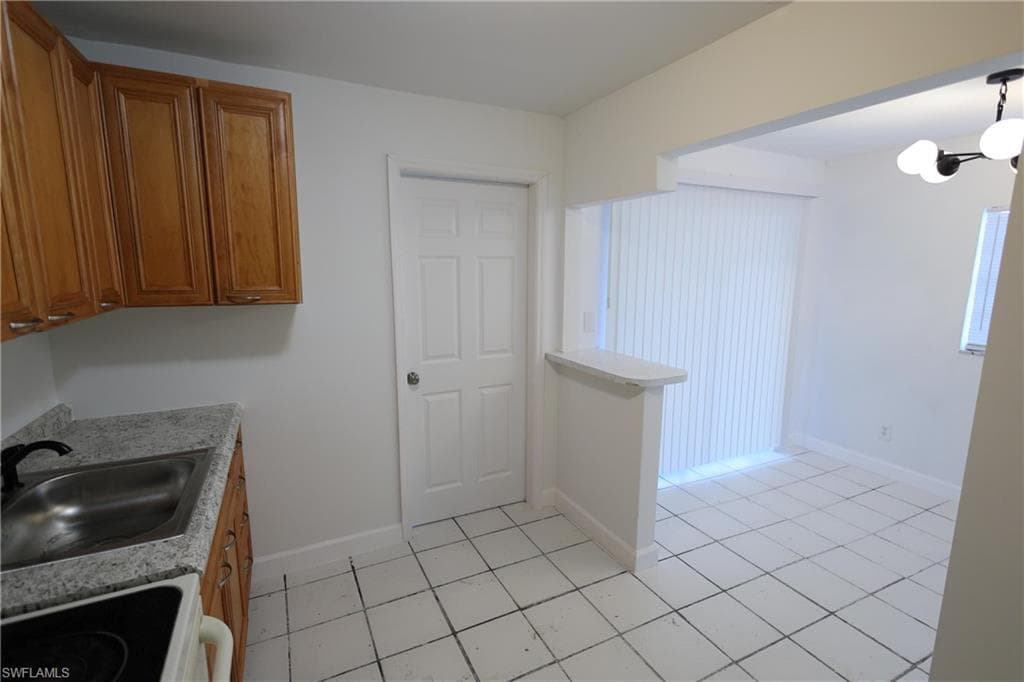 1652 Cypress DR, FORT MYERS FL 33907-16