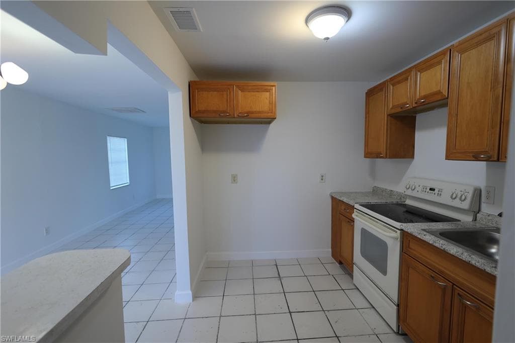 1652 Cypress DR, FORT MYERS FL 33907-15