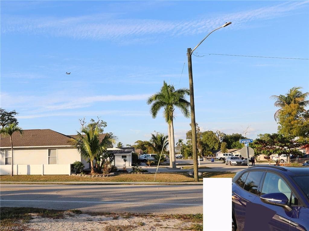 1652 Cypress DR, FORT MYERS FL 33907-9