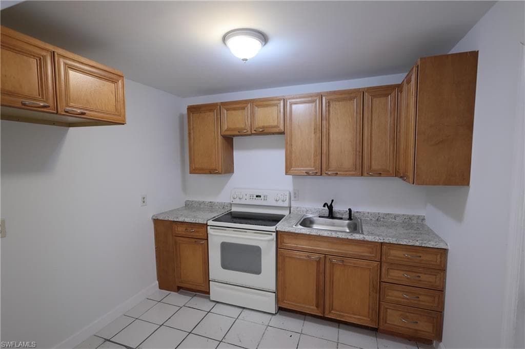 1652 Cypress DR, FORT MYERS FL 33907-14