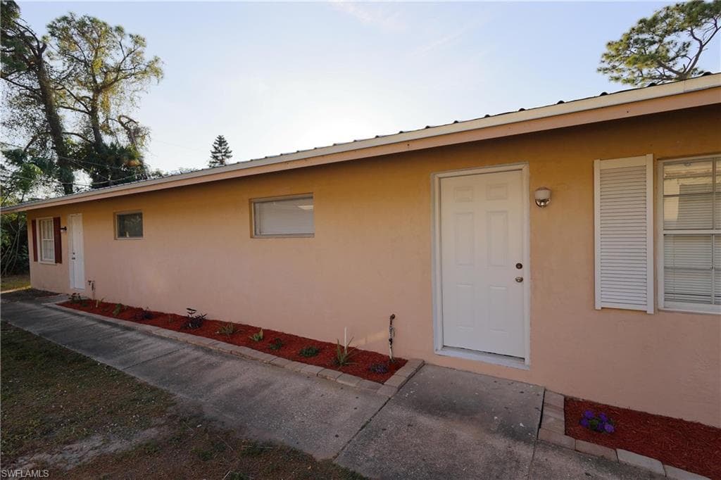 1652 Cypress DR, FORT MYERS FL 33907-3