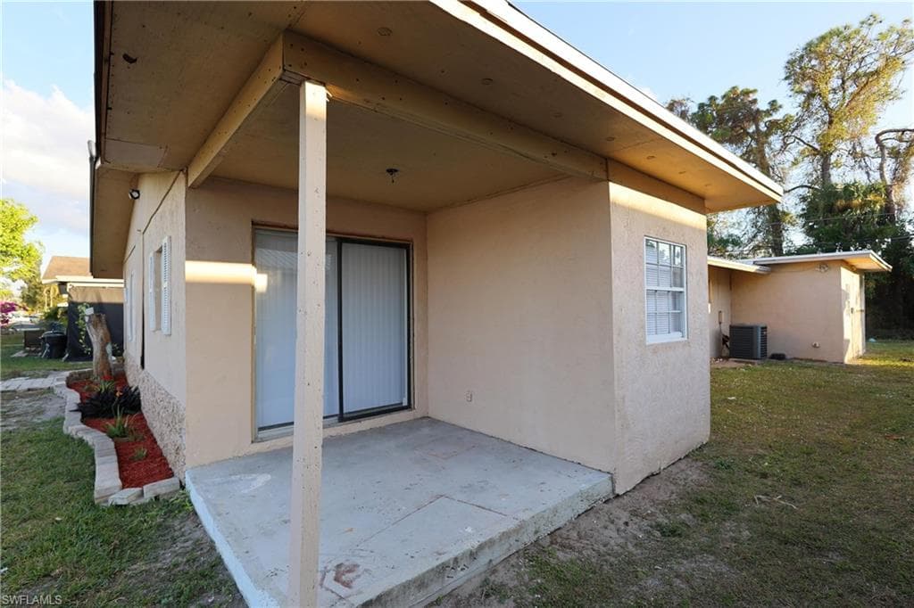 1652 Cypress DR, FORT MYERS FL 33907-7