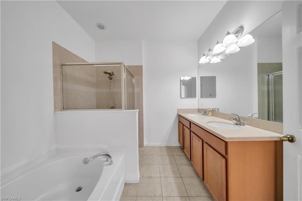 8125 Silver Birch WAY, LEHIGH ACRES FL 33971-22