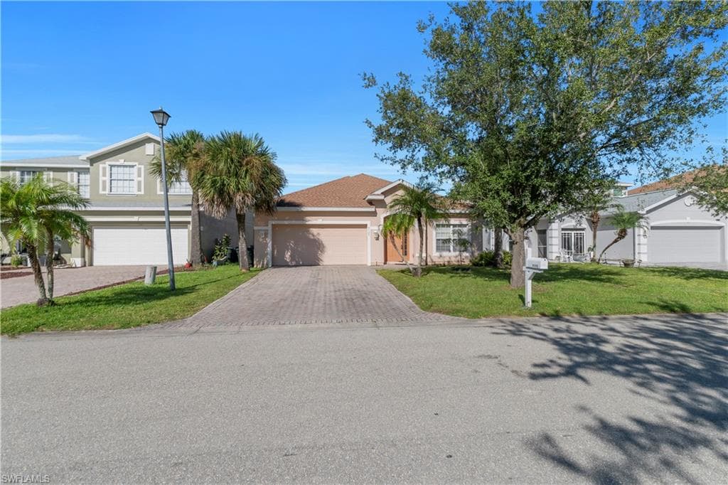 8125 Silver Birch WAY, LEHIGH ACRES FL 33971-4