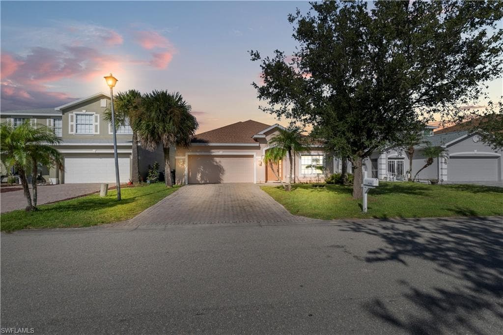 8125 Silver Birch WAY, LEHIGH ACRES FL 33971-3
