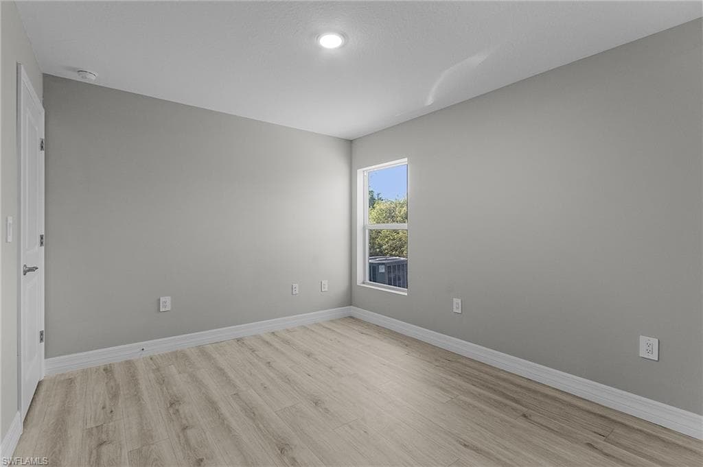 545 Oakshire LN-13