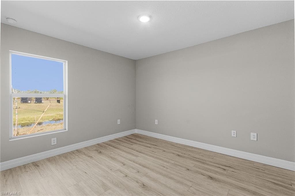 545 Oakshire LN-16