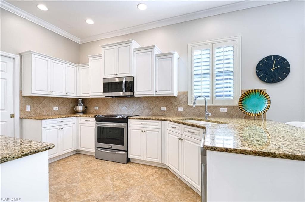 2917 Lone Pine LN, NAPLES FL 34119-12