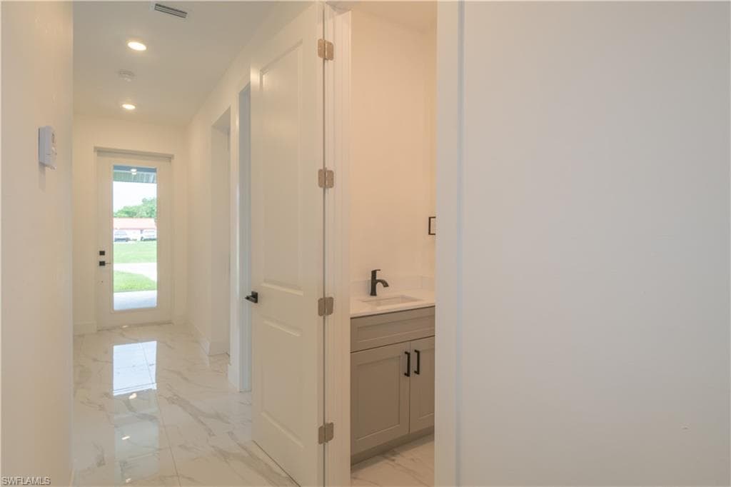 2045 Carver AVE, FORT MYERS FL 33916-8