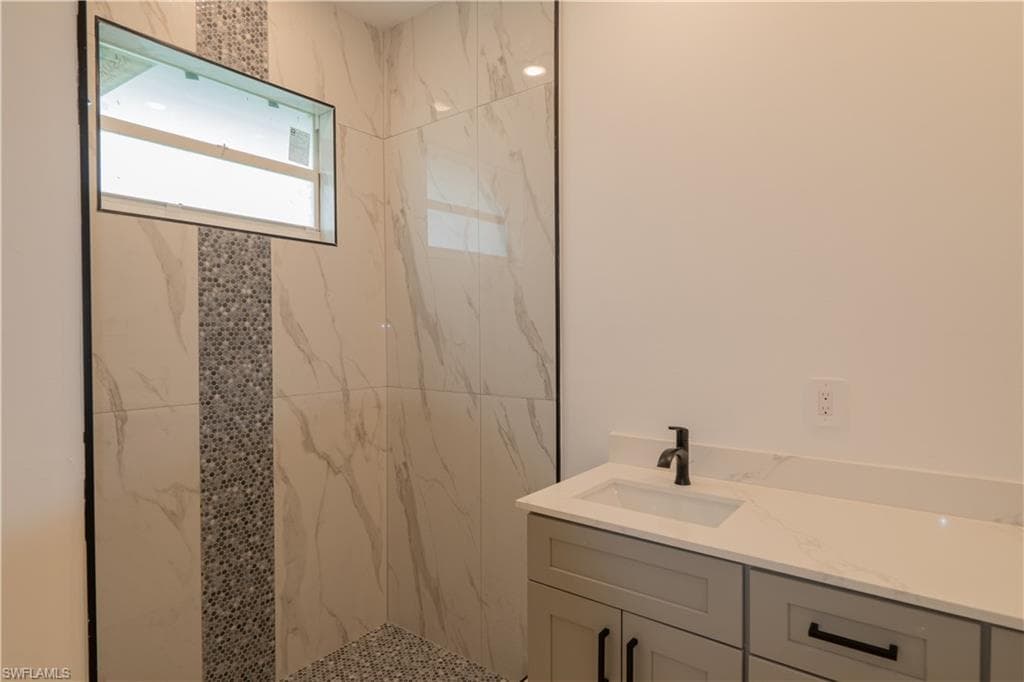 2045 Carver AVE, FORT MYERS FL 33916-13