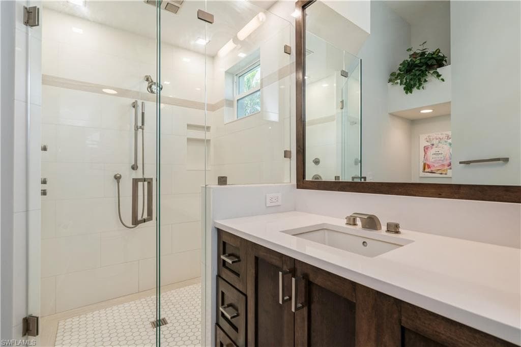 7087 Lone Oak BLVD-18