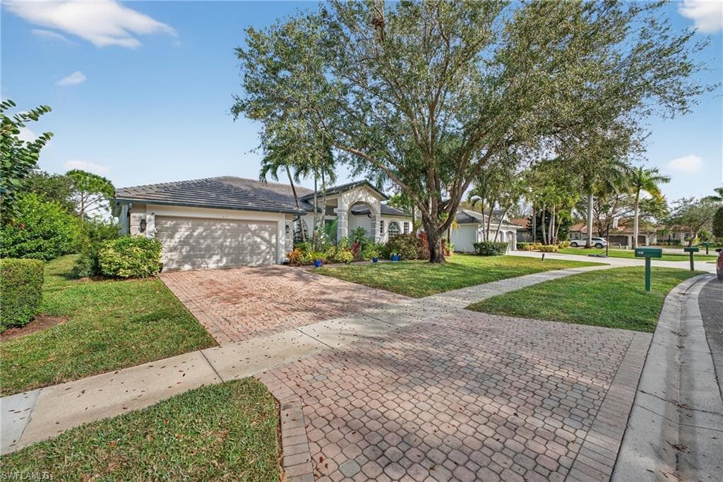 657 Grand Rapids BLVD, NAPLES FL 34120-31