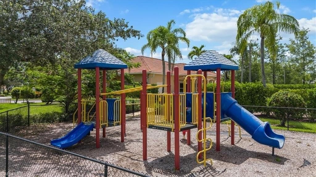 657 Grand Rapids BLVD, NAPLES FL 34120-38