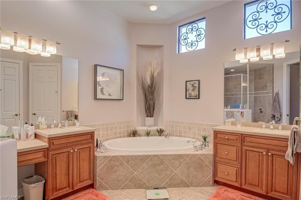 3126 Terramar CT, NAPLES FL 34119-16