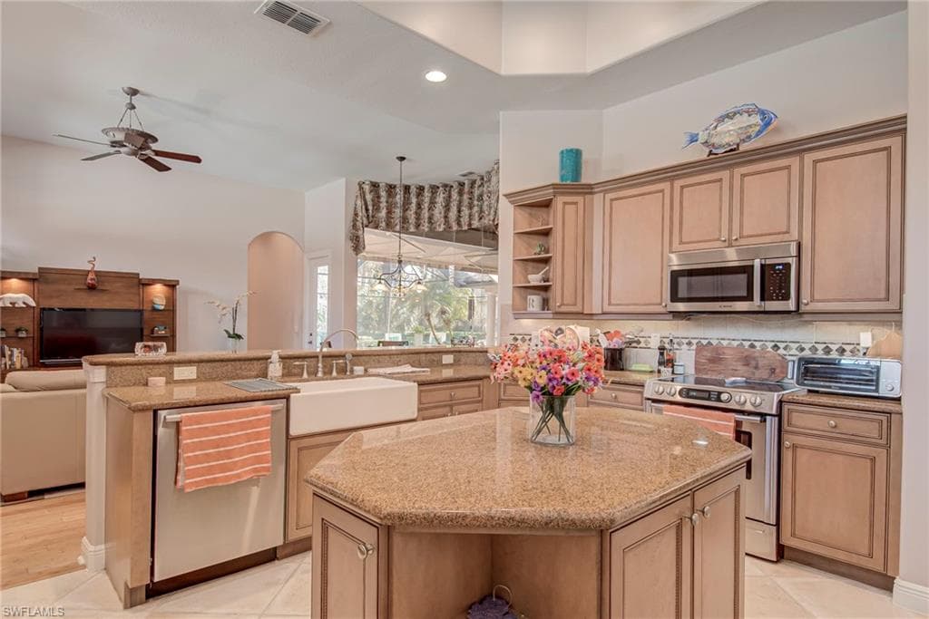3126 Terramar CT, NAPLES FL 34119-8