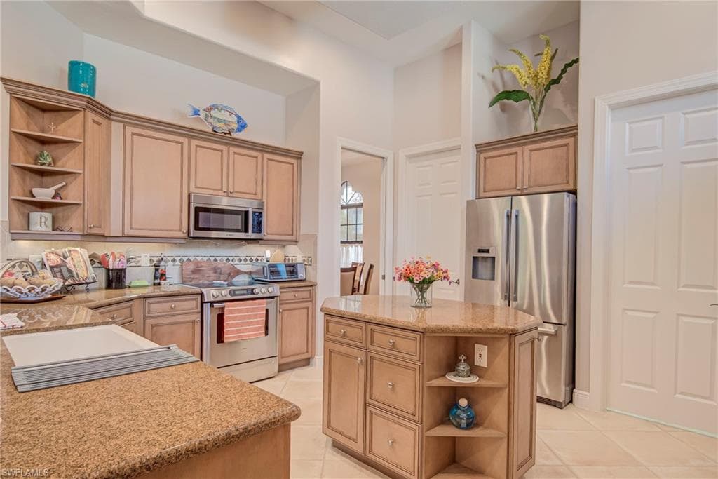 3126 Terramar CT, NAPLES FL 34119-9