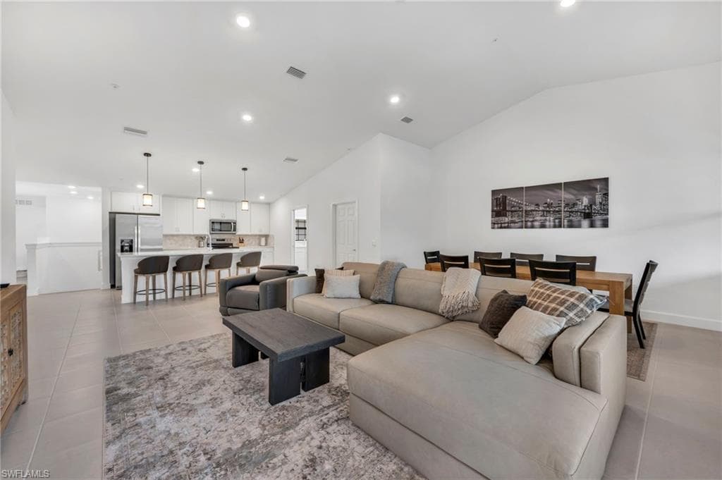 5693 Mayflower WAY # 1104, OTHER FL 34142-8