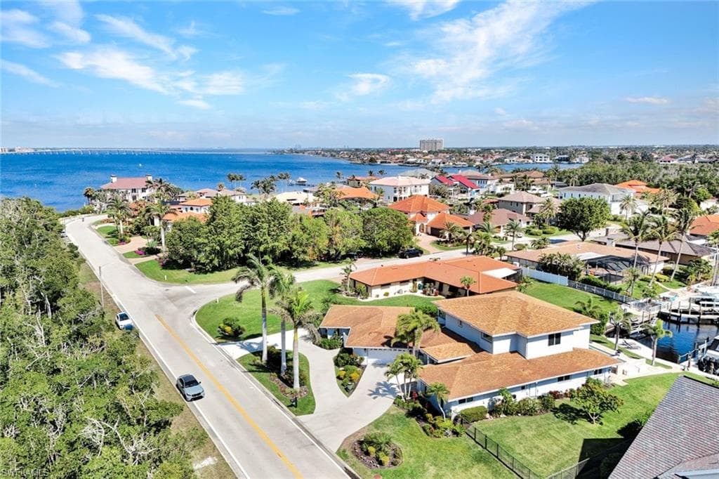 6448 Griffin BLVD, FORT MYERS FL 33908-48