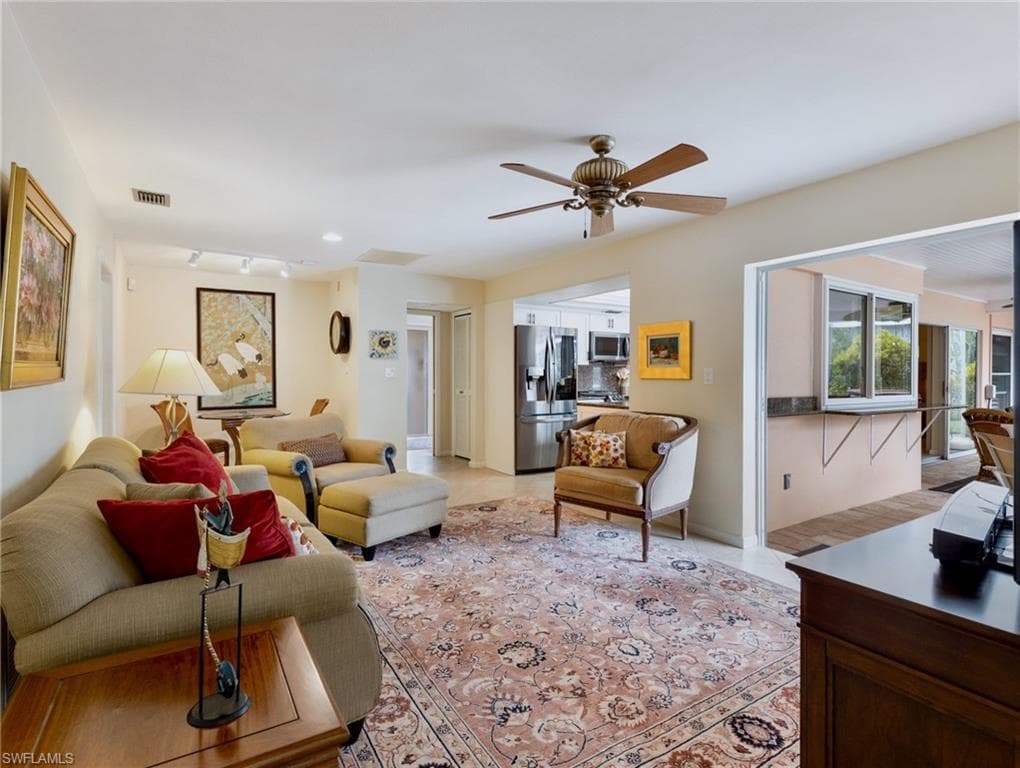 392 Snow DR, FORT MYERS FL 33919-30