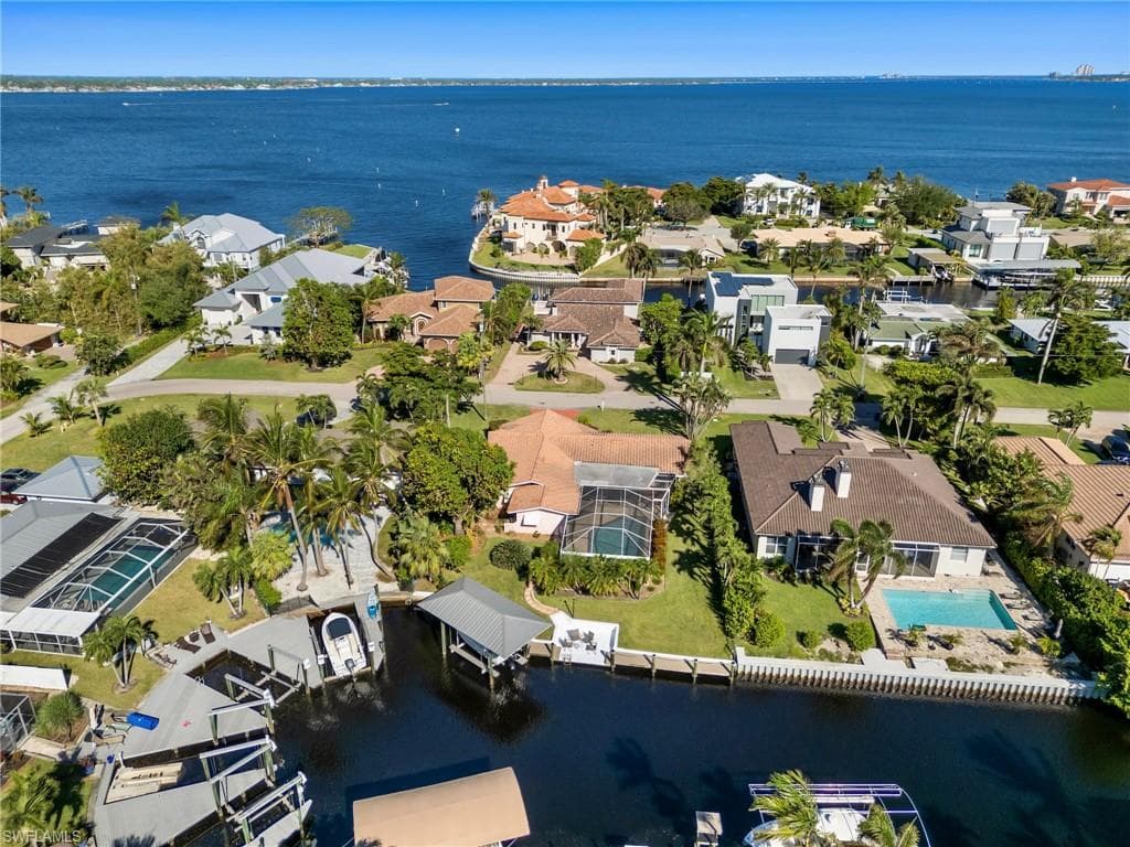 392 Snow DR, FORT MYERS FL 33919-3