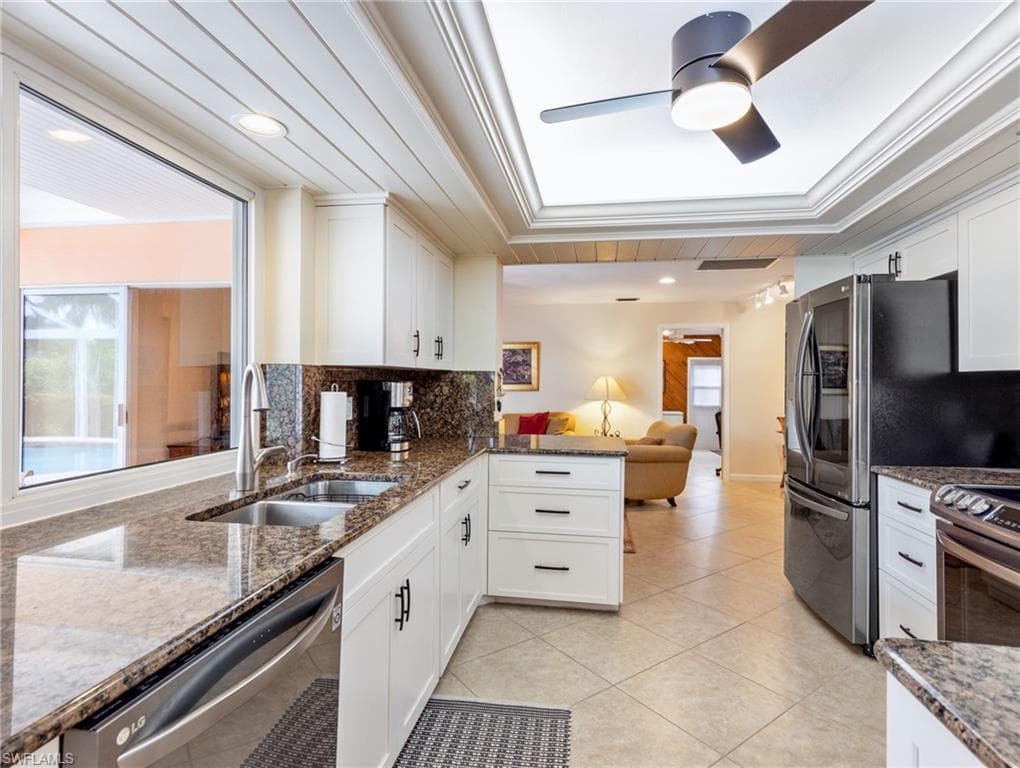 392 Snow DR, FORT MYERS FL 33919-24