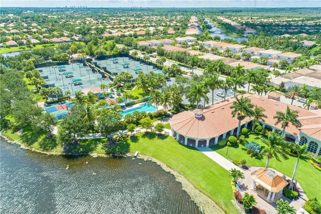 15351 Upwind DR, BONITA SPRINGS FL 34135-40