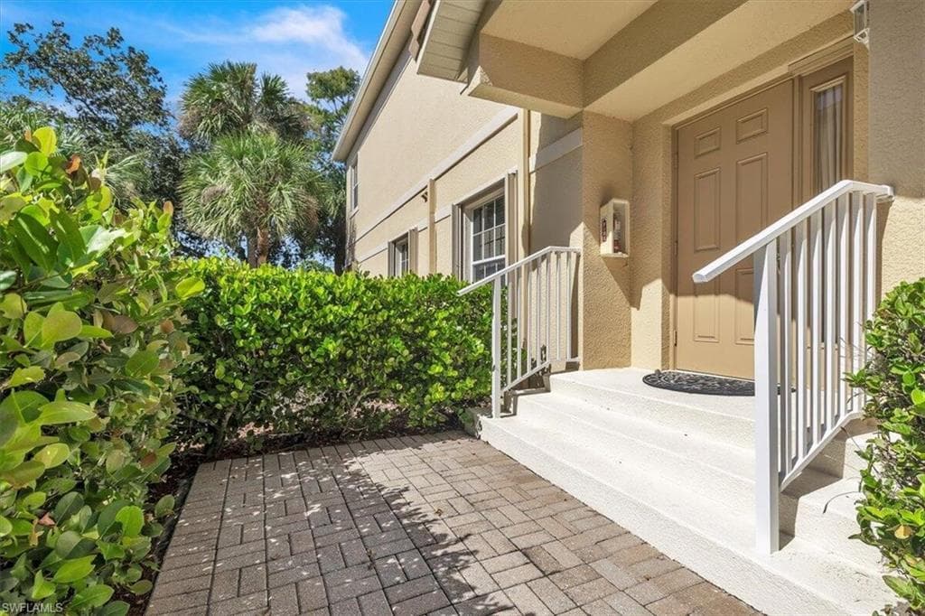 6050 Jonathans Bay CIR # 102, FORT MYERS FL 33908-1