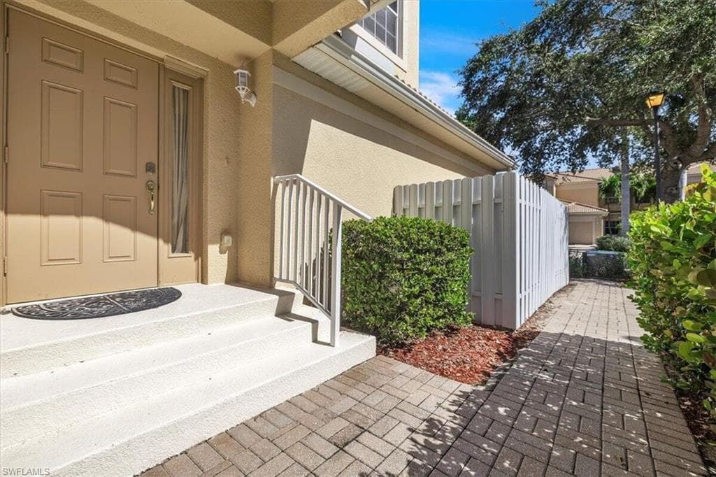 6050 Jonathans Bay CIR # 102, FORT MYERS FL 33908-36