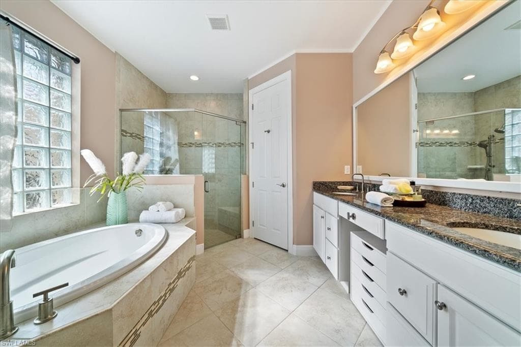 7831 Martino CIR, NAPLES FL 34112-17