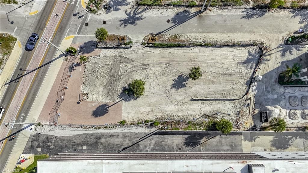 2096 ESTERO BLVD-12