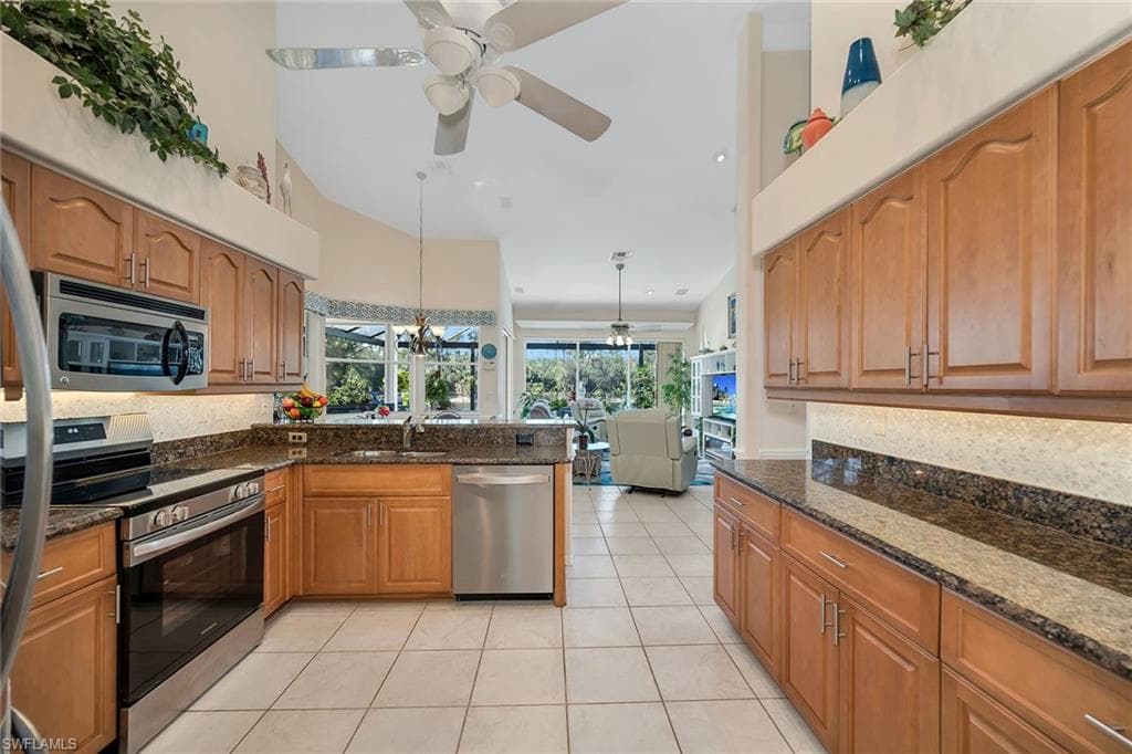 7809 Naples Heritage DR, NAPLES FL 34112-11