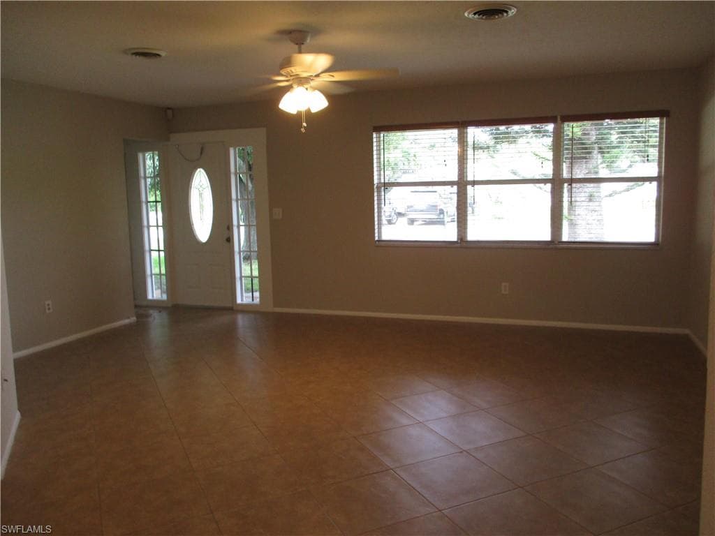 3745 Maxine ST, FORT MYERS FL 33901-5