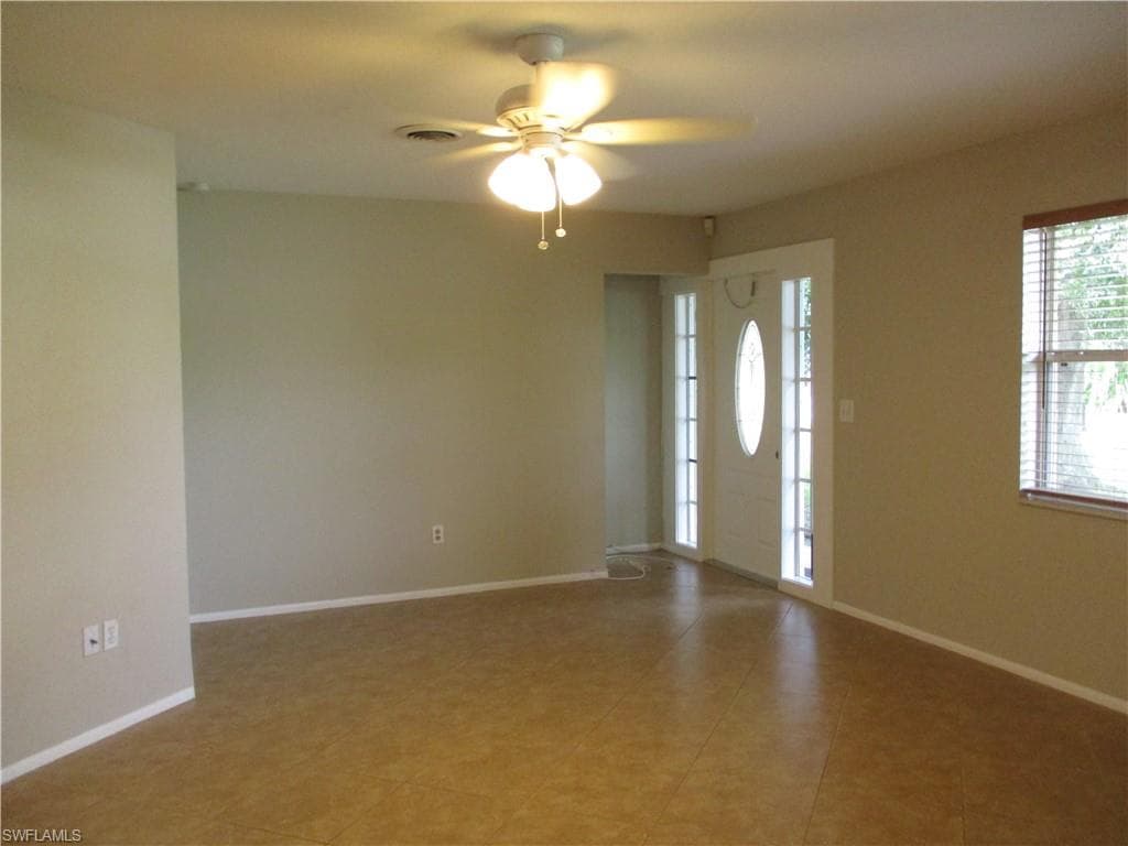 3745 Maxine ST, FORT MYERS FL 33901-4