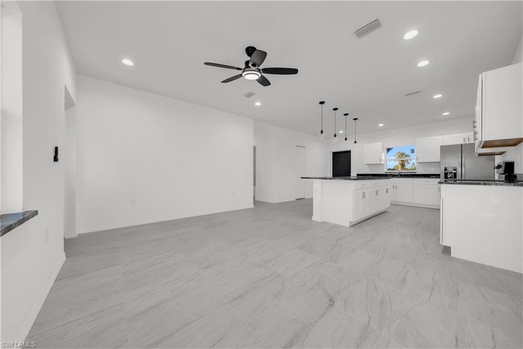 861 Chicago ST E, LEHIGH ACRES FL 33974-1