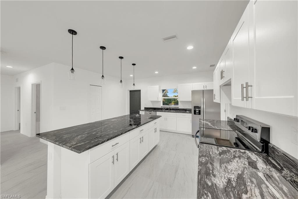 861 Chicago ST E, LEHIGH ACRES FL 33974-5