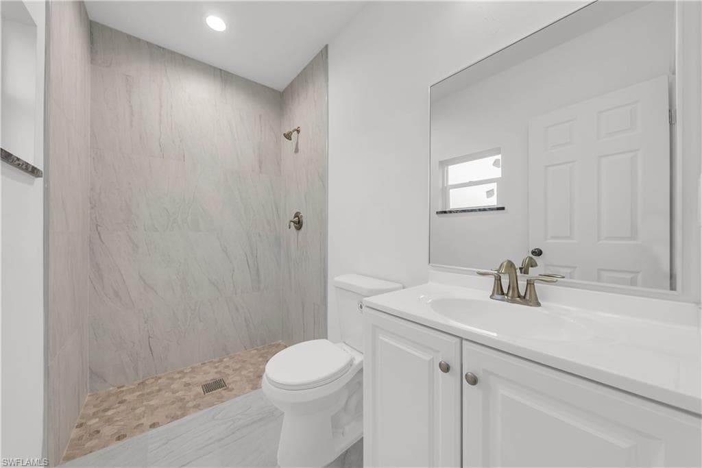 861 Chicago ST E, LEHIGH ACRES FL 33974-8